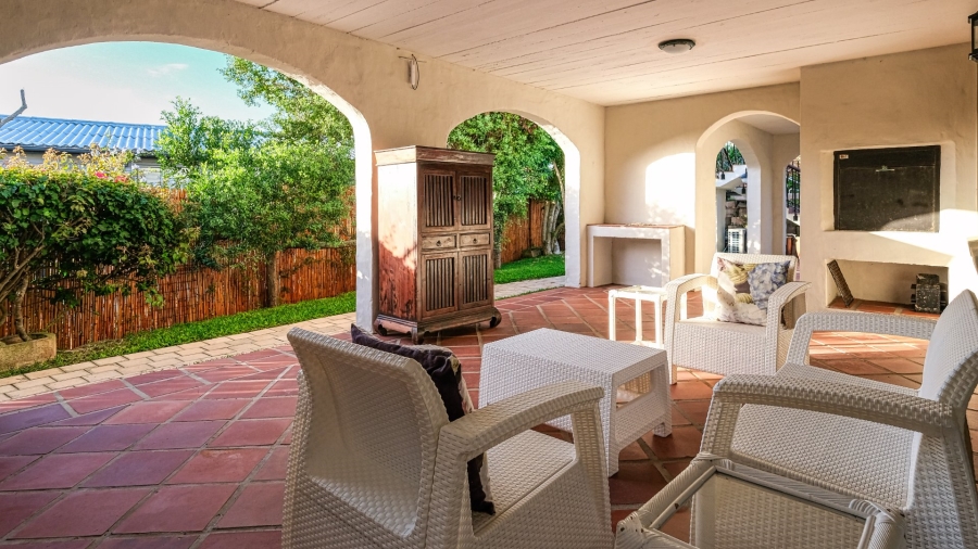 6 Bedroom Property for Sale in Kingfisher Creek Western Cape